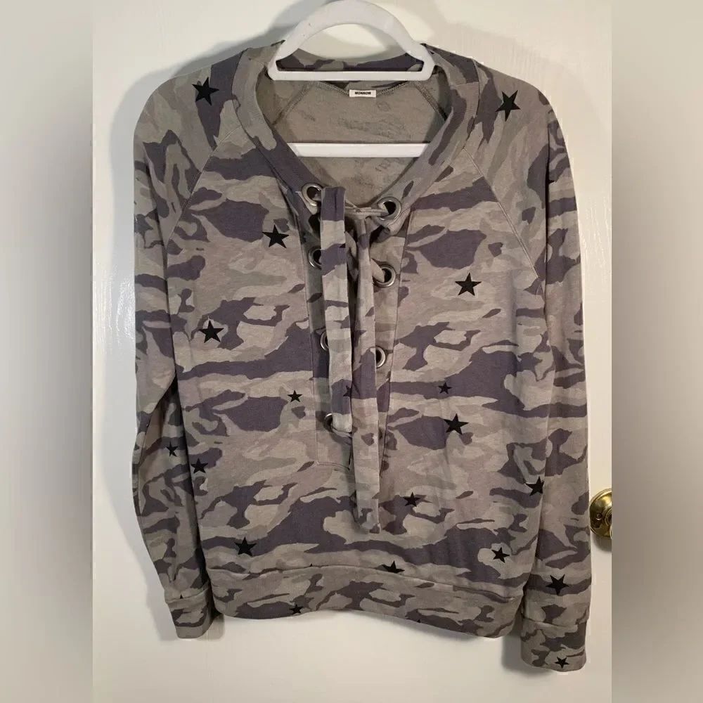 Monrow EUC camouflage print front lace up sweatshirt Size Small